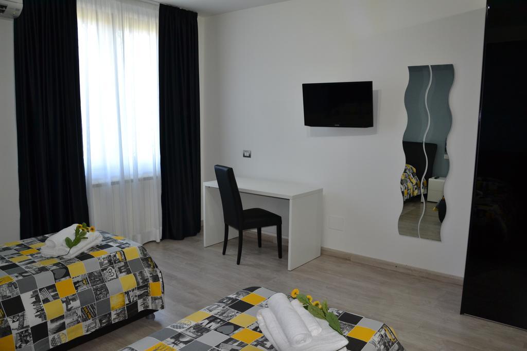 Fly In The World B&B Fiumicino Room photo